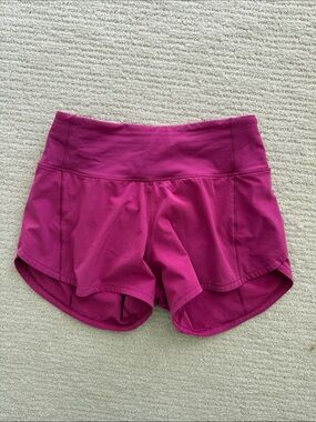 Lululemon hotty hot Women’s Athletic Shorts in Magenta